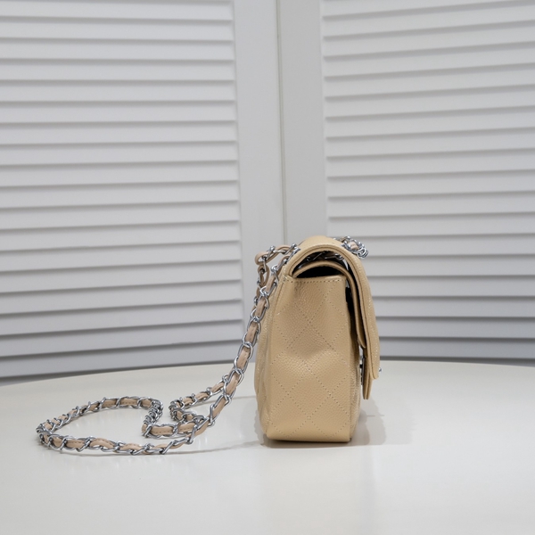 シャネルバッグ背面デザイン